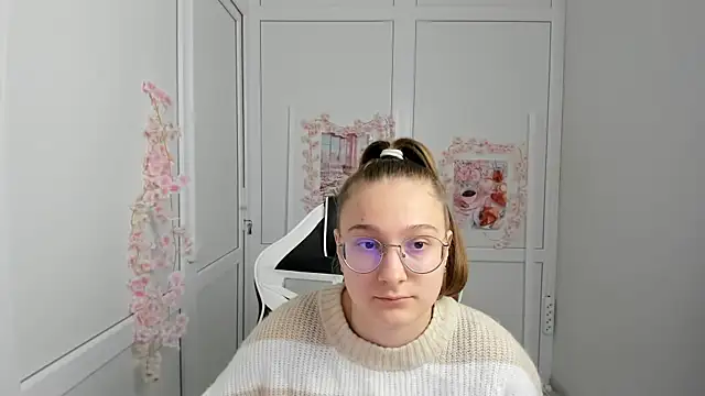 Mia kristal online show from May 26, 8:34 am