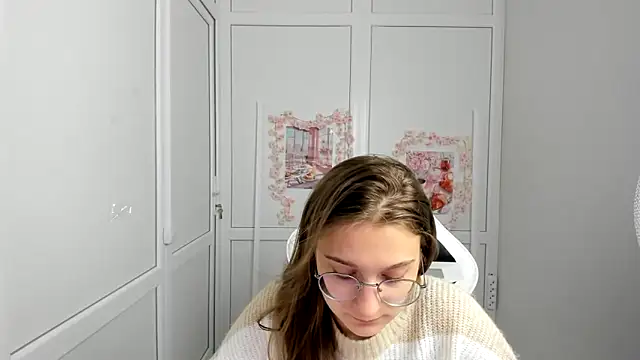 Mia kristal online show from May 28, 8:33 am