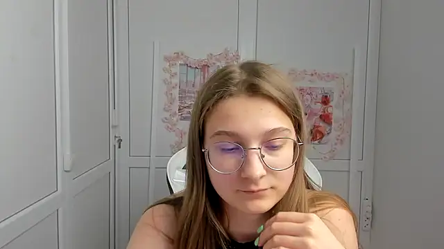 Mia kristal online show from June 18, 9:08 am