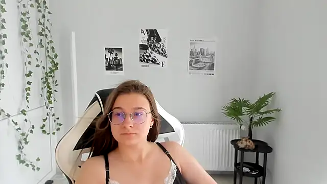 Mia kristal online show from July 19, 7:50 am
