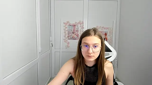 Mia kristal online show from June 2, 9:09 am