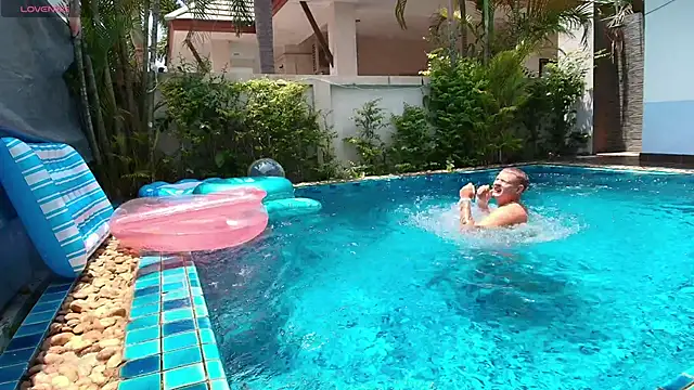 Rosy Aleks online show from April 3, 5:47 am