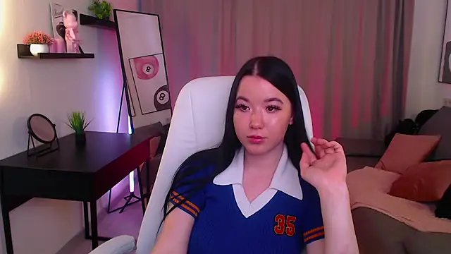 Snapshot of Simonee_Battle chatting on March 20, 2:45 am Simonee Battle online show from March 20, 2:45 am