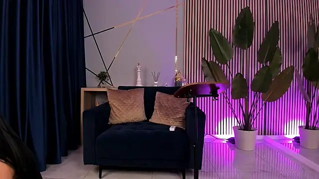 TiaCyrrus online show from March 18, 3:35 pm