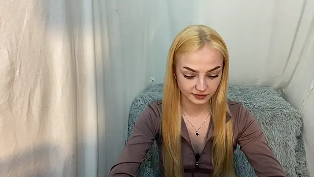 EvaKapnist online show from April 13, 8:24 pm