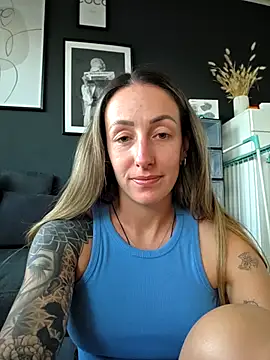 NicoleKaiser online show from April 7, 5:04 pm