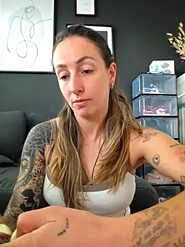 NicoleKaiser online show from April 8, 5:31 am