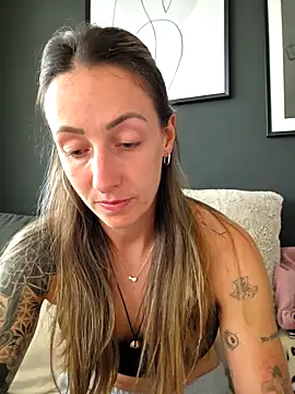 NicoleKaiser online show from April 19, 5:03 pm