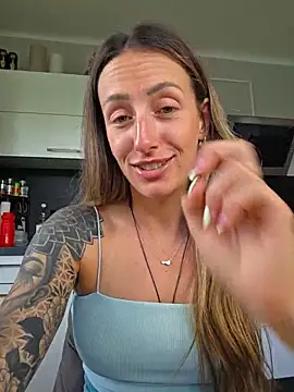 Snapshot of NicoleKaiser chatting on June 1, 10:37 am NicoleKaiser online show from June 1, 10:37 am