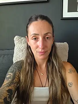 Snapshot of NicoleKaiser chatting on June 25, 5:18 pm NicoleKaiser online show from June 25, 5:18 pm