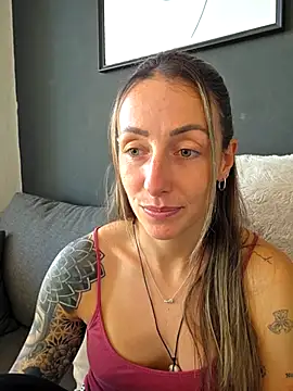 NicoleKaiser online show from April 30, 8:10 am