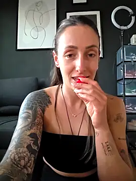 NicoleKaiser online show from April 8, 5:36 pm