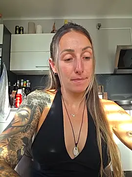 Snapshot of NicoleKaiser chatting on June 2, 4:40 pm NicoleKaiser online show from June 2, 4:40 pm