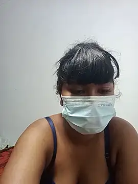 Snapshot of honeyi_babe chatting on June 13, 6:39 pm honeyi babe online show from June 13, 6:39 pm