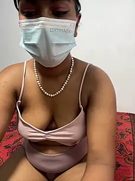 Snapshot of honeyi_babe chatting on June 19, 7:47 am honeyi babe online show from June 19, 7:47 am