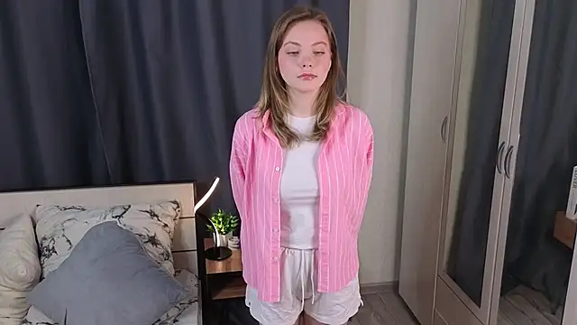 Snapshot of TondaCaoile chatting on March 23, 2:22 am TondaCaoile online show from March 23, 2:22 am