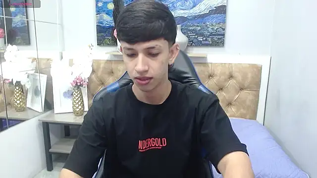 Snapshot of AdrianFranko chatting on July 3, 12:33 pm AdrianFranko online show from July 3, 12:33 pm