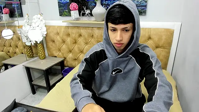 Snapshot of AdrianFranko chatting on July 21, 12:28 pm AdrianFranko online show from July 21, 12:28 pm