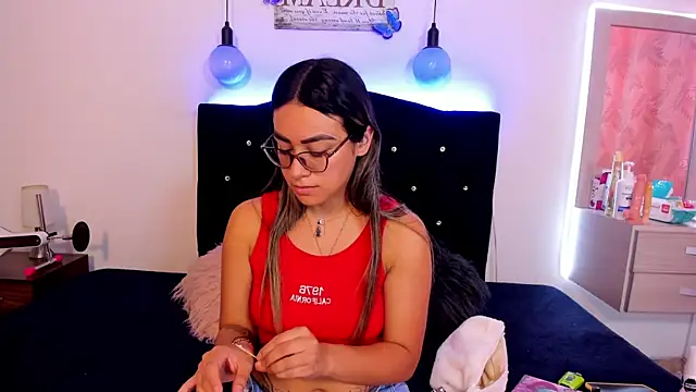 Sia messy online show from March 21, 2:10 pm