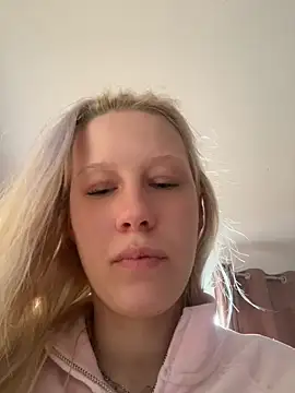 LeniMaria online show from April 8, 5:25 pm
