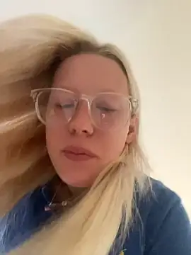 LeniMaria online show from April 29, 4:33 pm