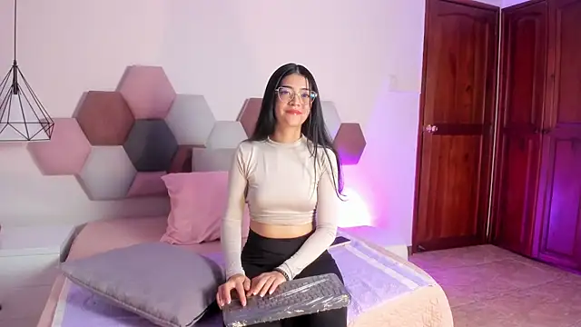 Snapshot of AnnieBlluee chatting on June 16, 12:27 pm AnnieBlluee online show from June 16, 12:27 pm