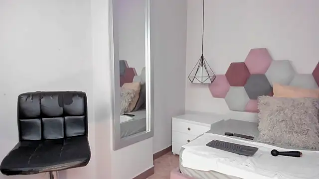 AnnieBlluee online show from April 10, 12:01 pm