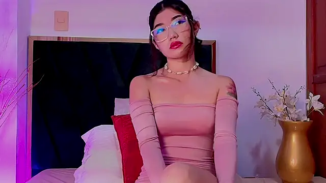 ParisFlowerr online show from April 2, 12:34 pm