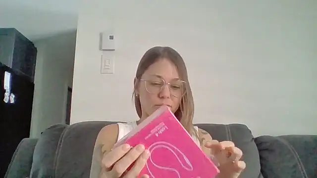 Couple qc online show from March 21, 6:01 pm