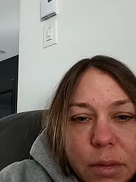 Couple qc online show from March 22, 3:57 pm