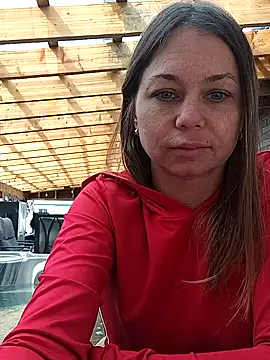 Couple qc online show from April 18, 1:02 pm