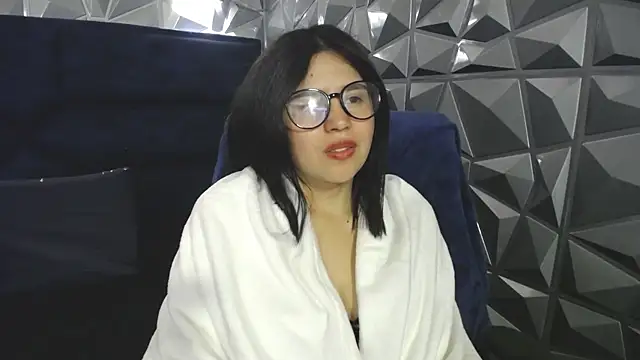 Cata black online show from May 9, 3:04 pm