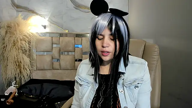 Cata black online show from May 18, 11:48 am