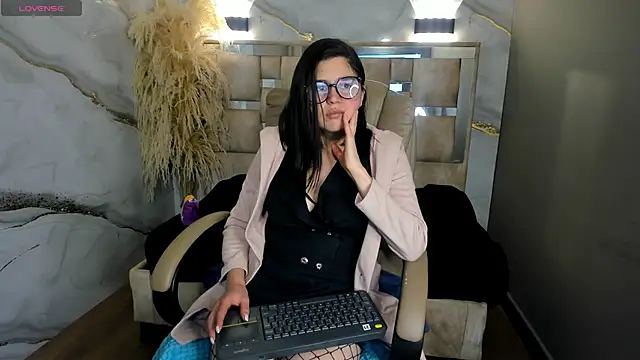 Cata black online show from April 24, 5:15 pm