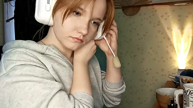 BelladeSimons online show from March 19, 6:13 am