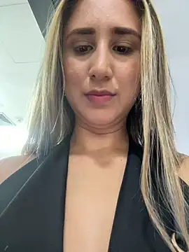 VictoriaWhitmore online show from April 6, 2:29 pm