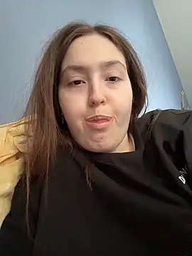 charmingggirl online show from April 8, 11:44 am