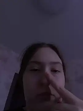 charmingggirl online show from April 5, 8:10 am