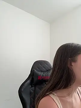 Lauren Storm online show from April 15, 6:45 pm