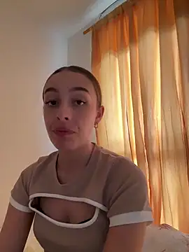 Lauren Storm online show from May 1, 9:31 pm