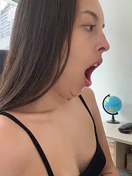 Lauren Storm online show from May 2, 7:30 pm