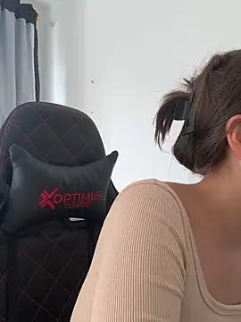 Lauren Storm online show from May 7, 7:39 pm