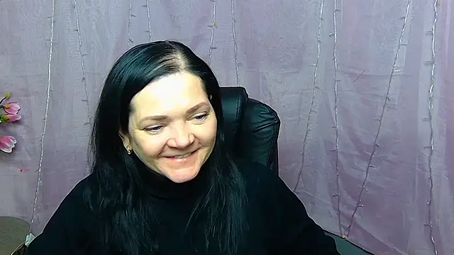 LauraFinn online show from March 22, 7:15 pm