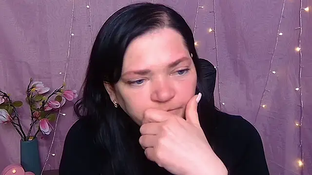 LauraFinn online show from March 19, 9:42 am