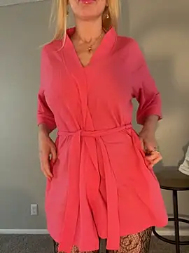 HotMilfNicole online show from April 15, 7:40 pm