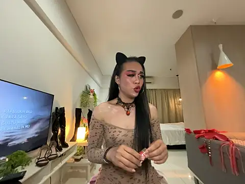 Ur topQeents online show from May 10, 5:59 pm