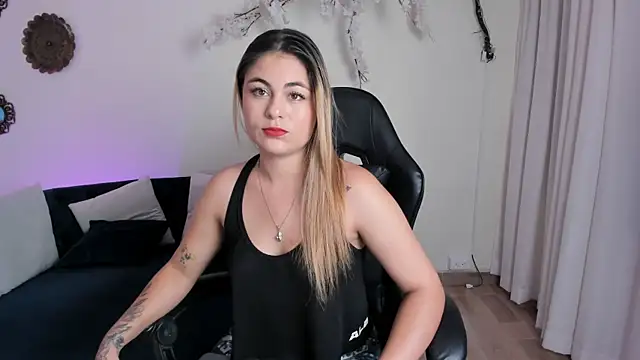 carolina torres25 online show from May 12, 1:17 pm