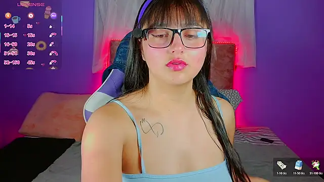 1 Scarllet  online show from April 3, 10:11 am