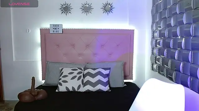 Kloe  watson online show from May 25, 9:24 pm