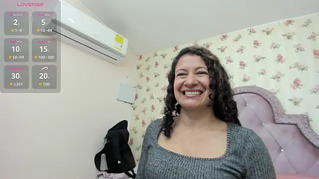 crystal watson0 online show from May 23, 1:32 pm